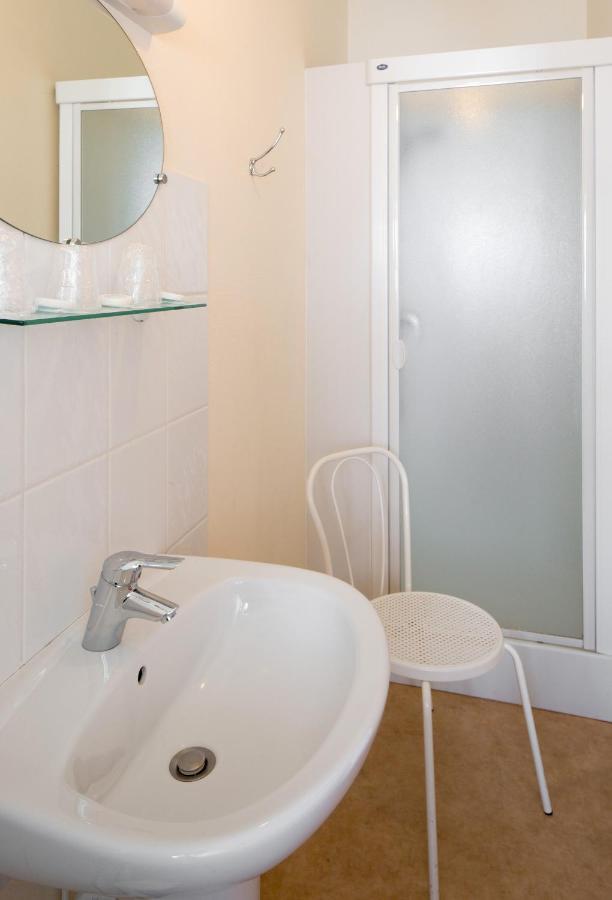 מונטמארו Hotel De France מראה חיצוני תמונה